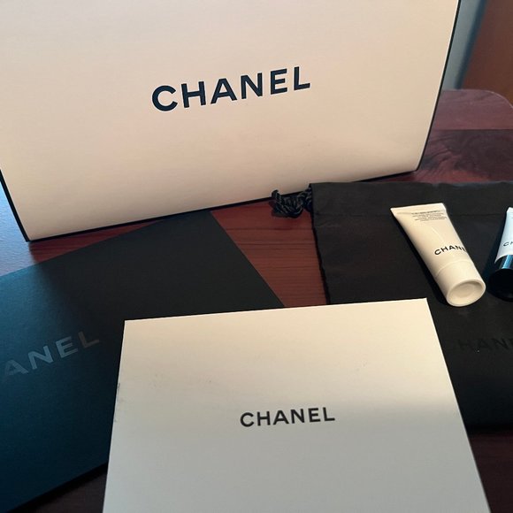 CHANEL Le Blanc and La Mousse Samples w/Extras - Picture 5 of 8